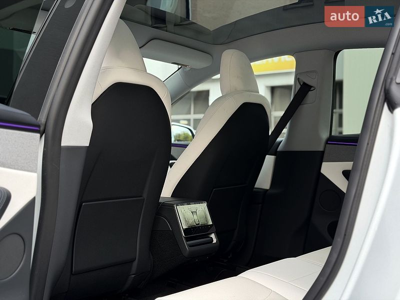 Внедорожник / Кроссовер Tesla Model Y 2025 в Киеве