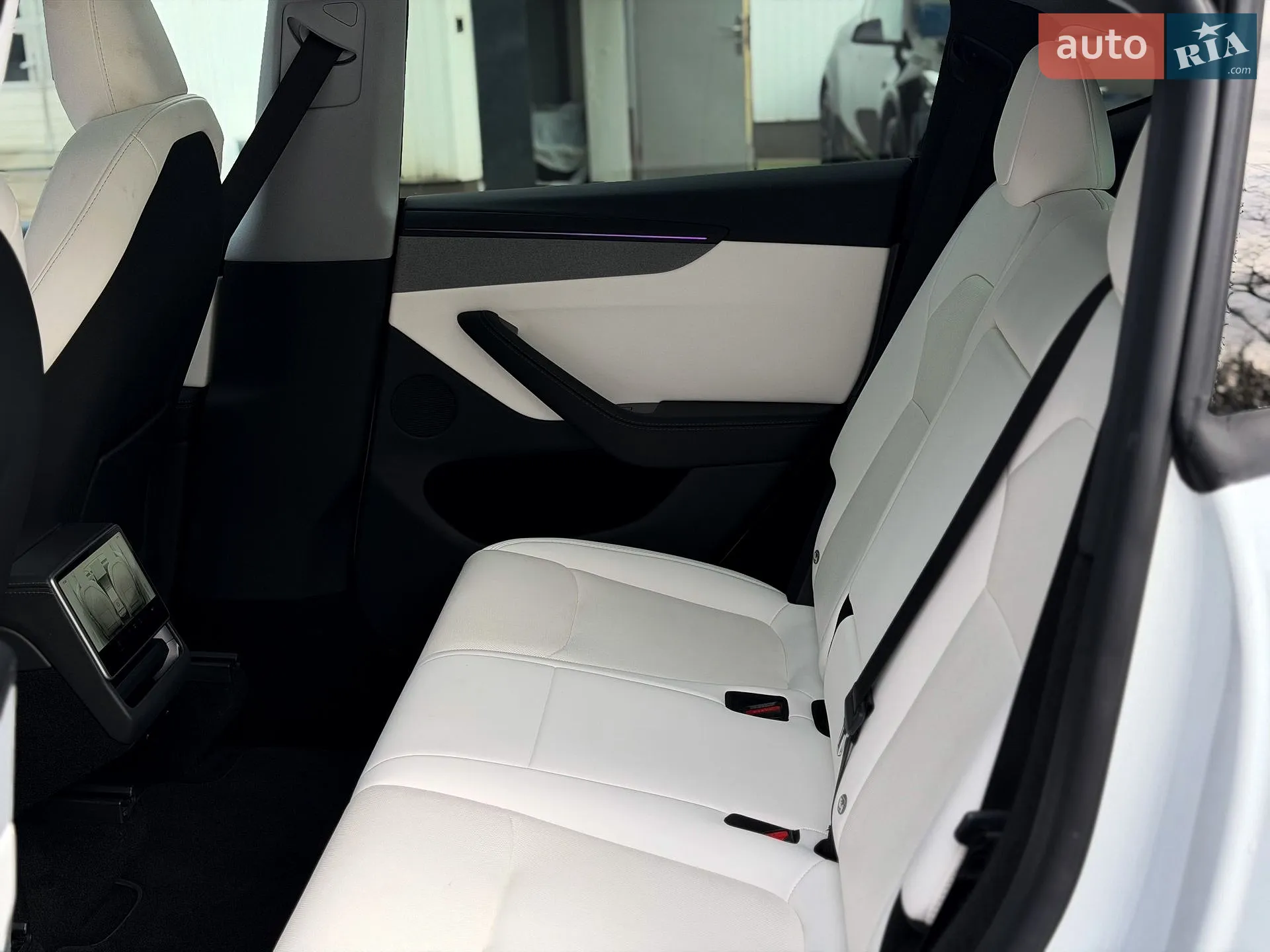 2025 Tesla Model Y - мініатюра 17