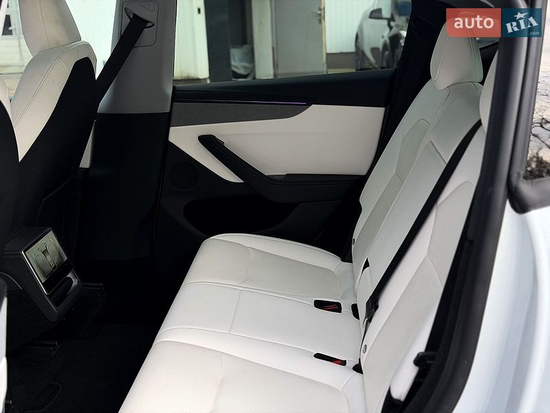 Внедорожник / Кроссовер Tesla Model Y 2025 в Киеве