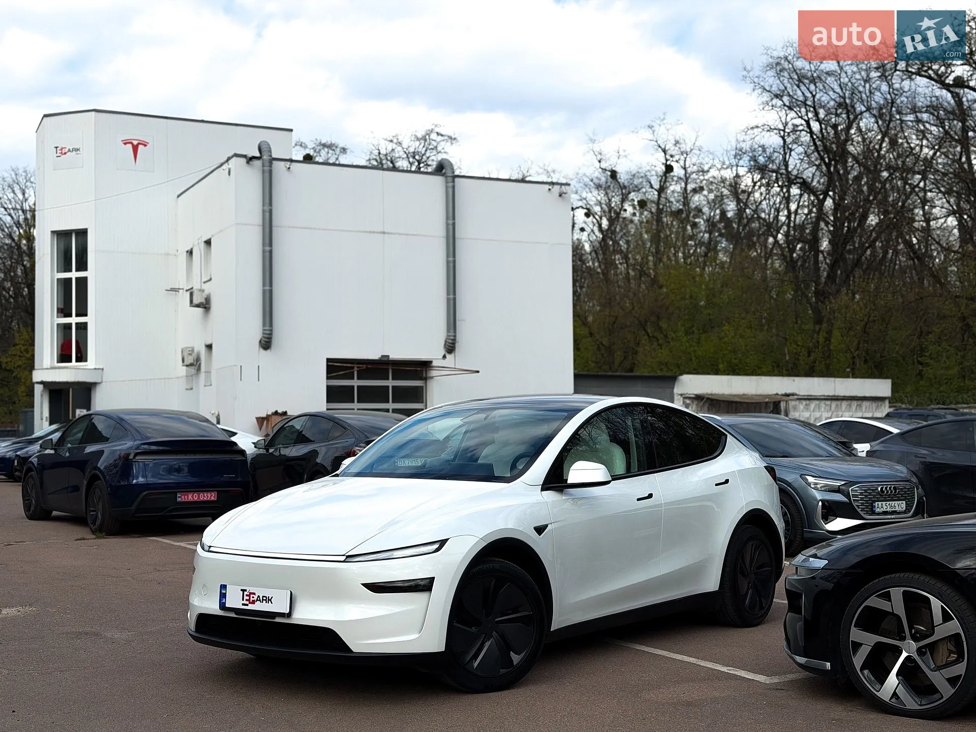 2025 Tesla Model Y - мініатюра 2