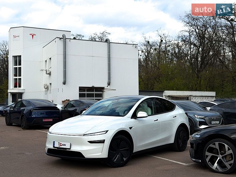 Внедорожник / Кроссовер Tesla Model Y 2025 в Киеве