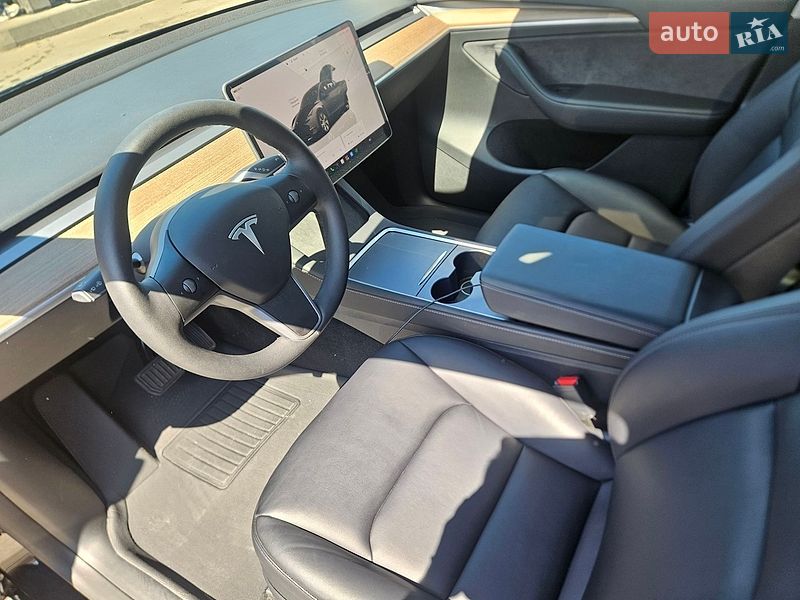 Позашляховик / Кросовер Tesla Model Y 2024 в Києві