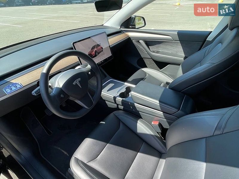 Внедорожник / Кроссовер Tesla Model Y 2023 в Киеве