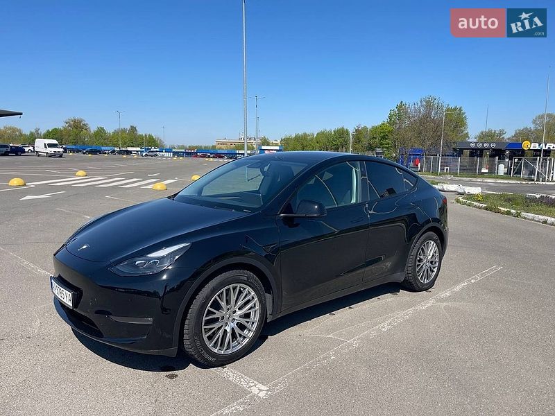 Внедорожник / Кроссовер Tesla Model Y 2023 в Киеве