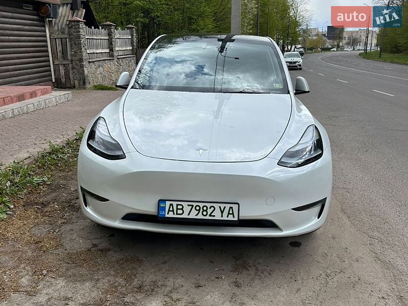 Tesla Model Y 2024
