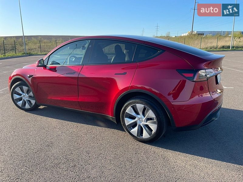 Позашляховик / Кросовер Tesla Model Y 2024 в Рівному фото 5 Позашляховик / Кросовер Tesla Model Y 2024 в Рівному