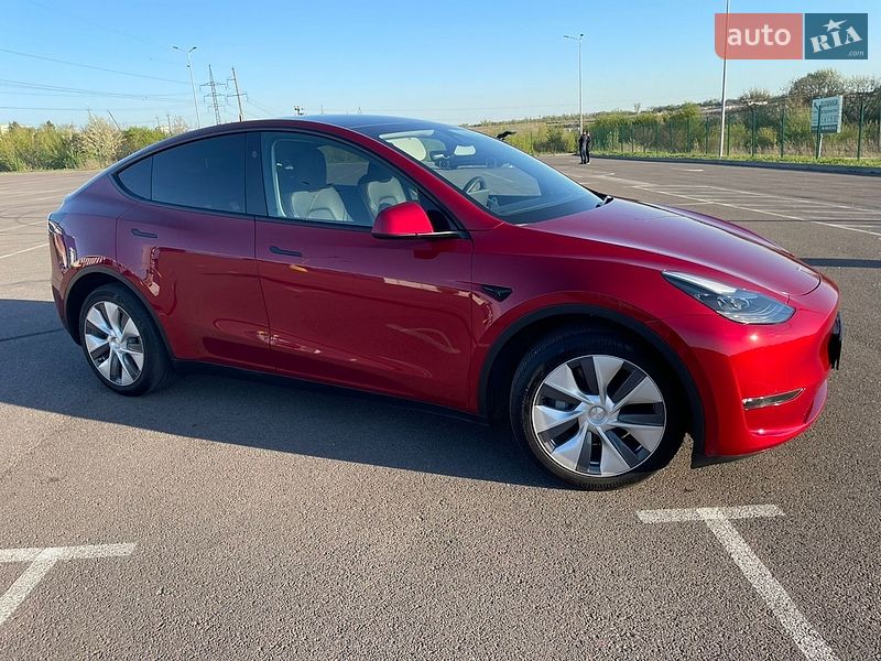 Позашляховик / Кросовер Tesla Model Y 2024 в Рівному фото 7 Позашляховик / Кросовер Tesla Model Y 2024 в Рівному