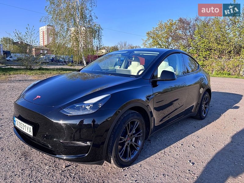 Tesla Model Y 2024