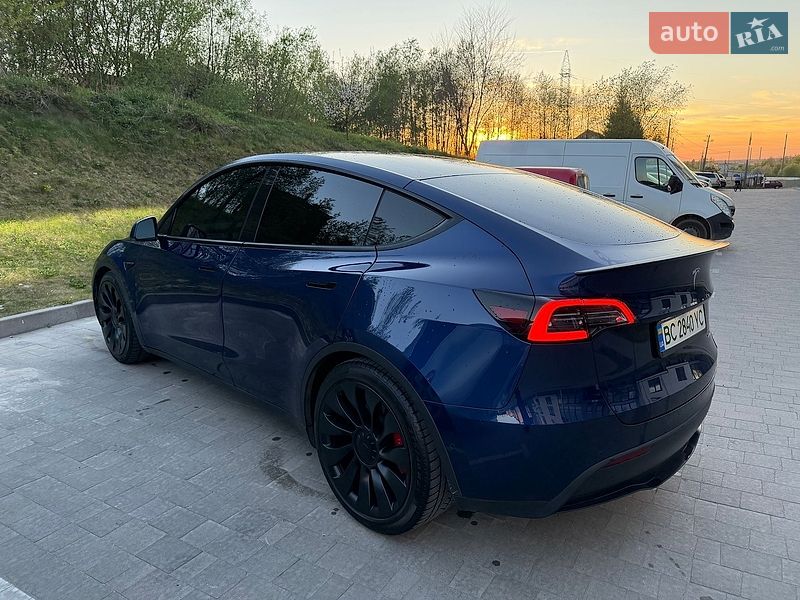 Внедорожник / Кроссовер Tesla Model Y 2021 в Львове