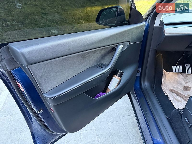 Внедорожник / Кроссовер Tesla Model Y 2021 в Львове