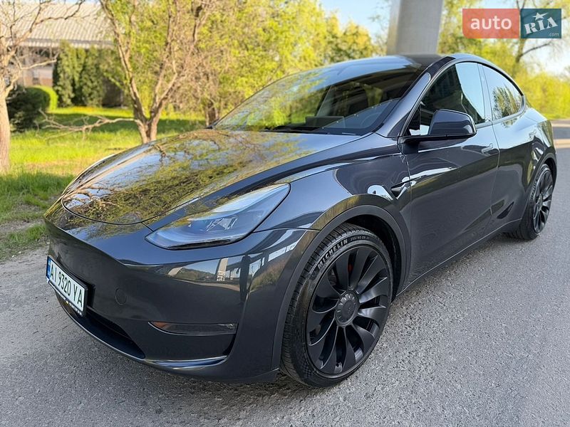 Tesla Model Y 2024