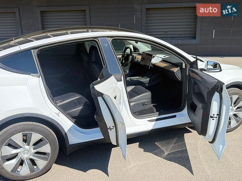 Внедорожник / Кроссовер Tesla Model Y 2023 в Киеве
