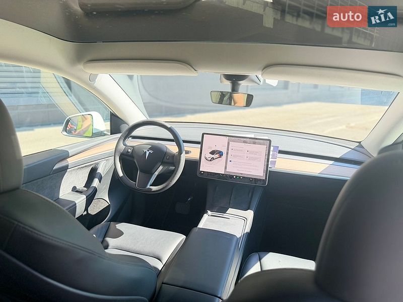 Внедорожник / Кроссовер Tesla Model Y 2023 в Киеве