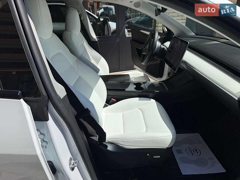 Внедорожник / Кроссовер Tesla Model Y 2024 в Житомире