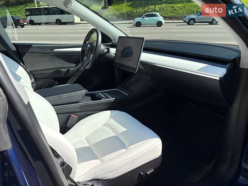 Внедорожник / Кроссовер Tesla Model Y 2023 в Киеве