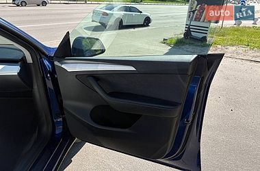 Внедорожник / Кроссовер Tesla Model Y 2023 в Киеве