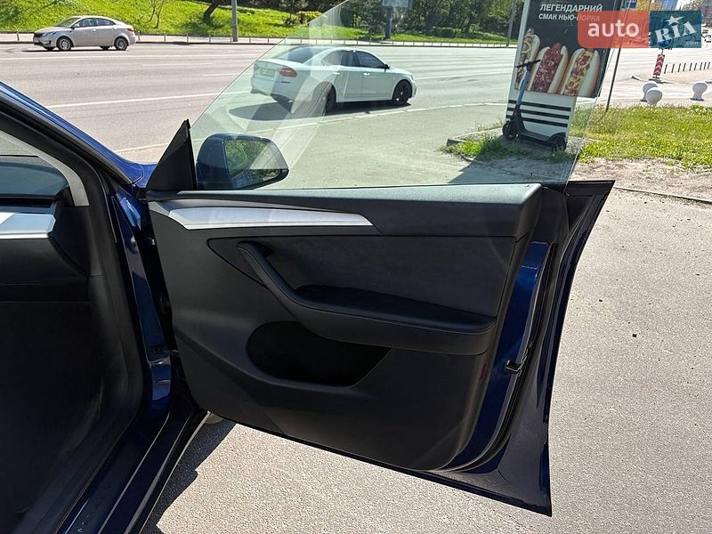 Внедорожник / Кроссовер Tesla Model Y 2023 в Киеве