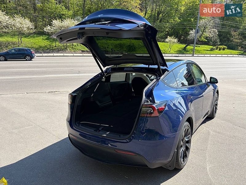 Внедорожник / Кроссовер Tesla Model Y 2023 в Киеве