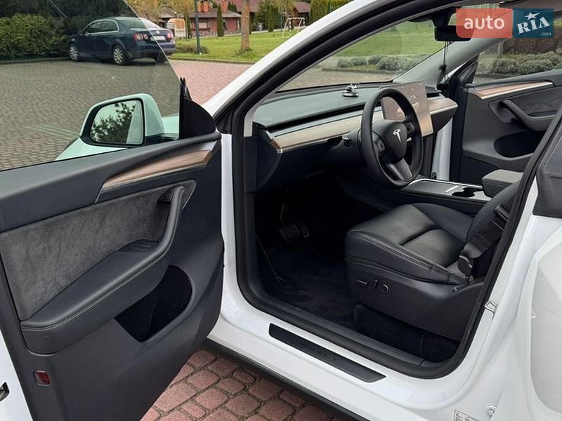 Внедорожник / Кроссовер Tesla Model Y 2024 в Львове