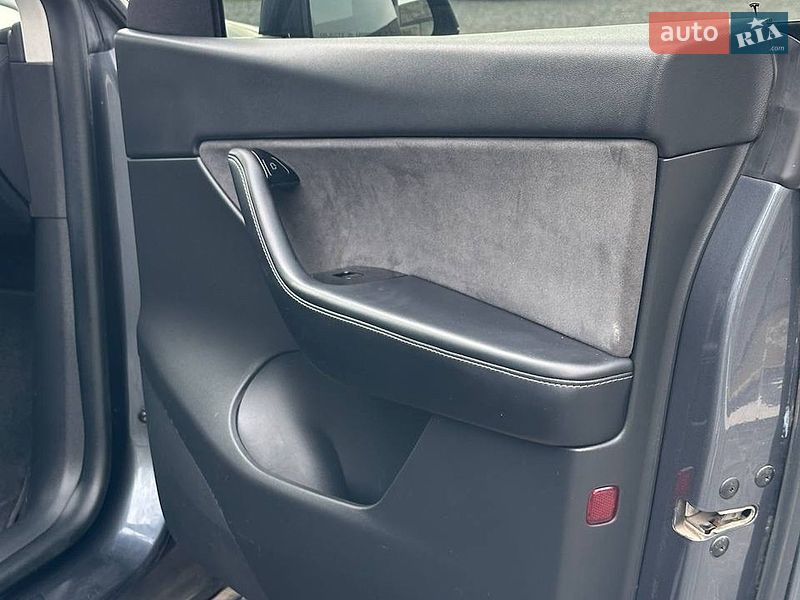 Внедорожник / Кроссовер Tesla Model Y 2020 в Дубно