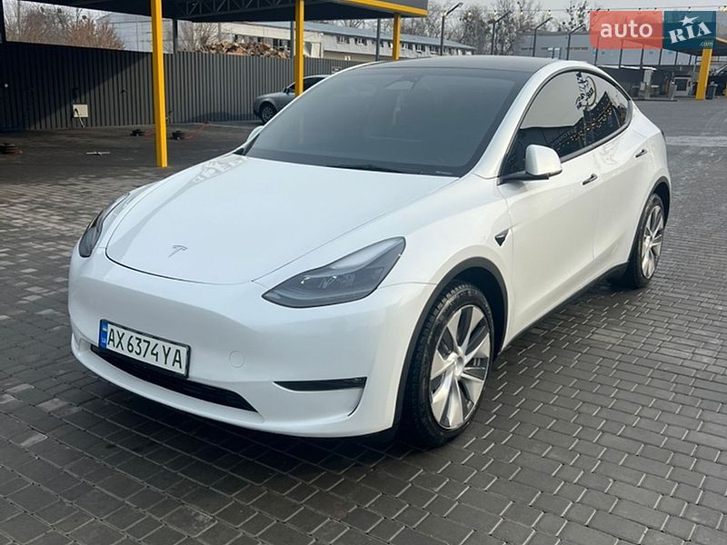 Tesla Model Y 2023