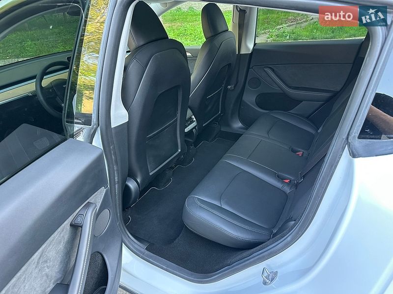 Внедорожник / Кроссовер Tesla Model Y 2024 в Киеве