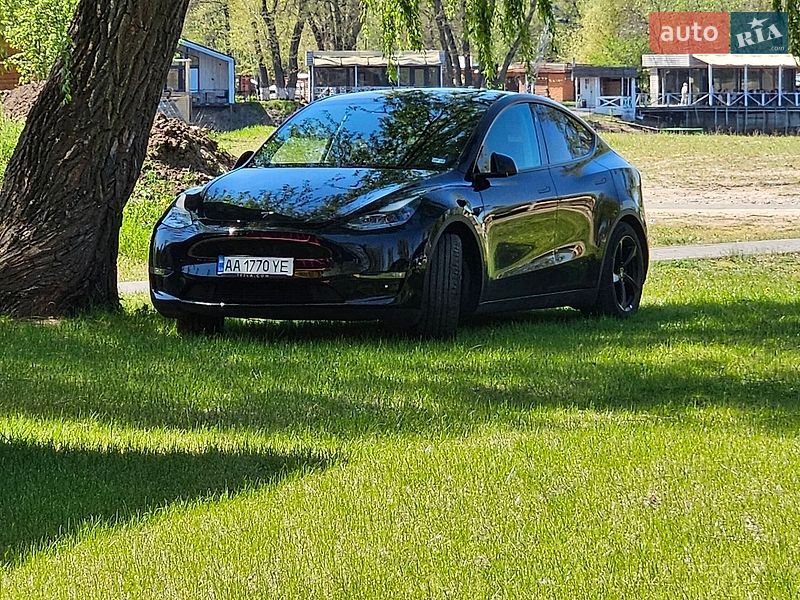 Позашляховик / Кросовер Tesla Model Y 2024 в Києві