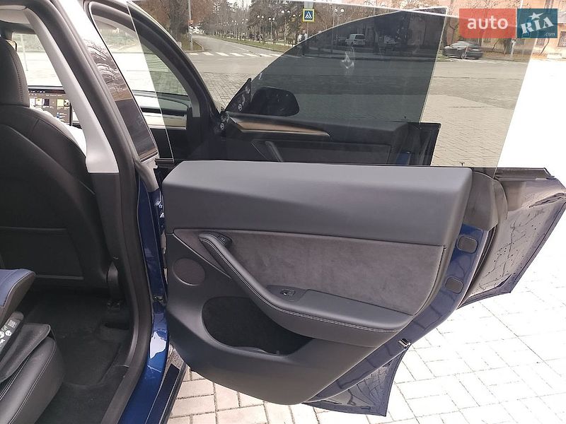 Внедорожник / Кроссовер Tesla Model Y 2023 в Днепре