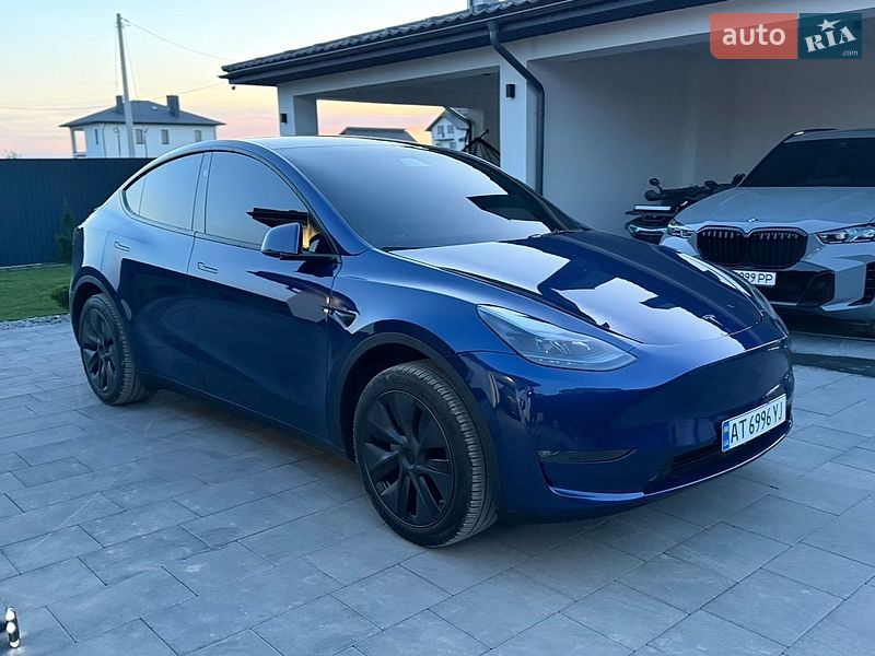 Tesla Model Y 2024