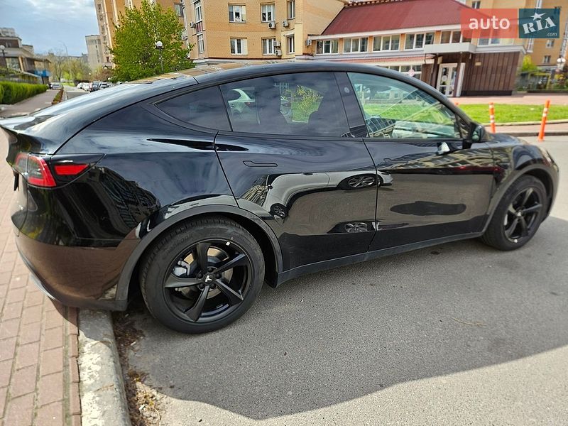 Позашляховик / Кросовер Tesla Model Y 2024 в Києві