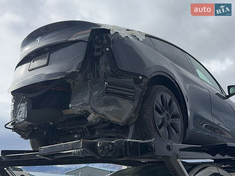 Внедорожник / Кроссовер Tesla Model Y 2024 в Запорожье