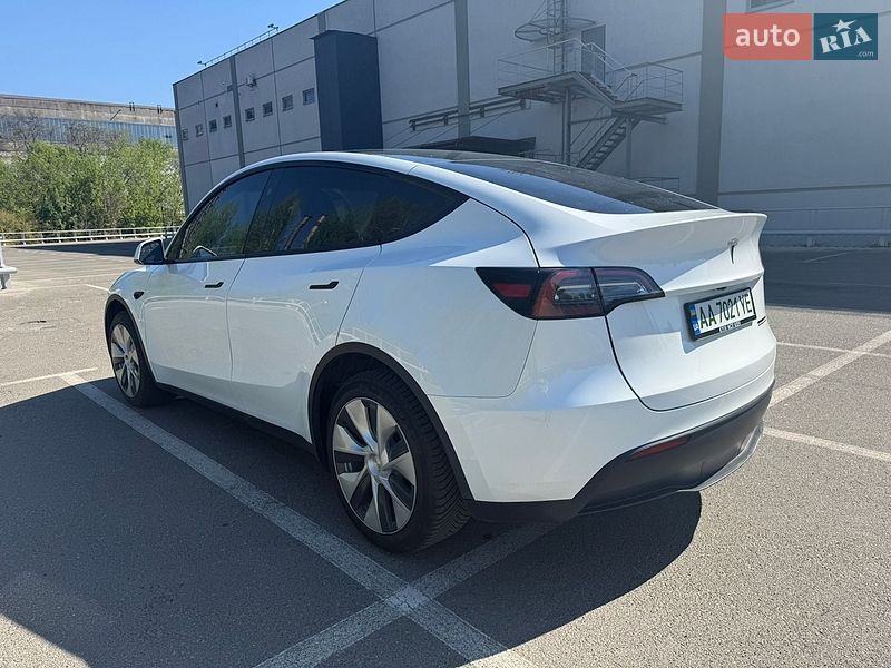 Внедорожник / Кроссовер Tesla Model Y 2023 в Киеве