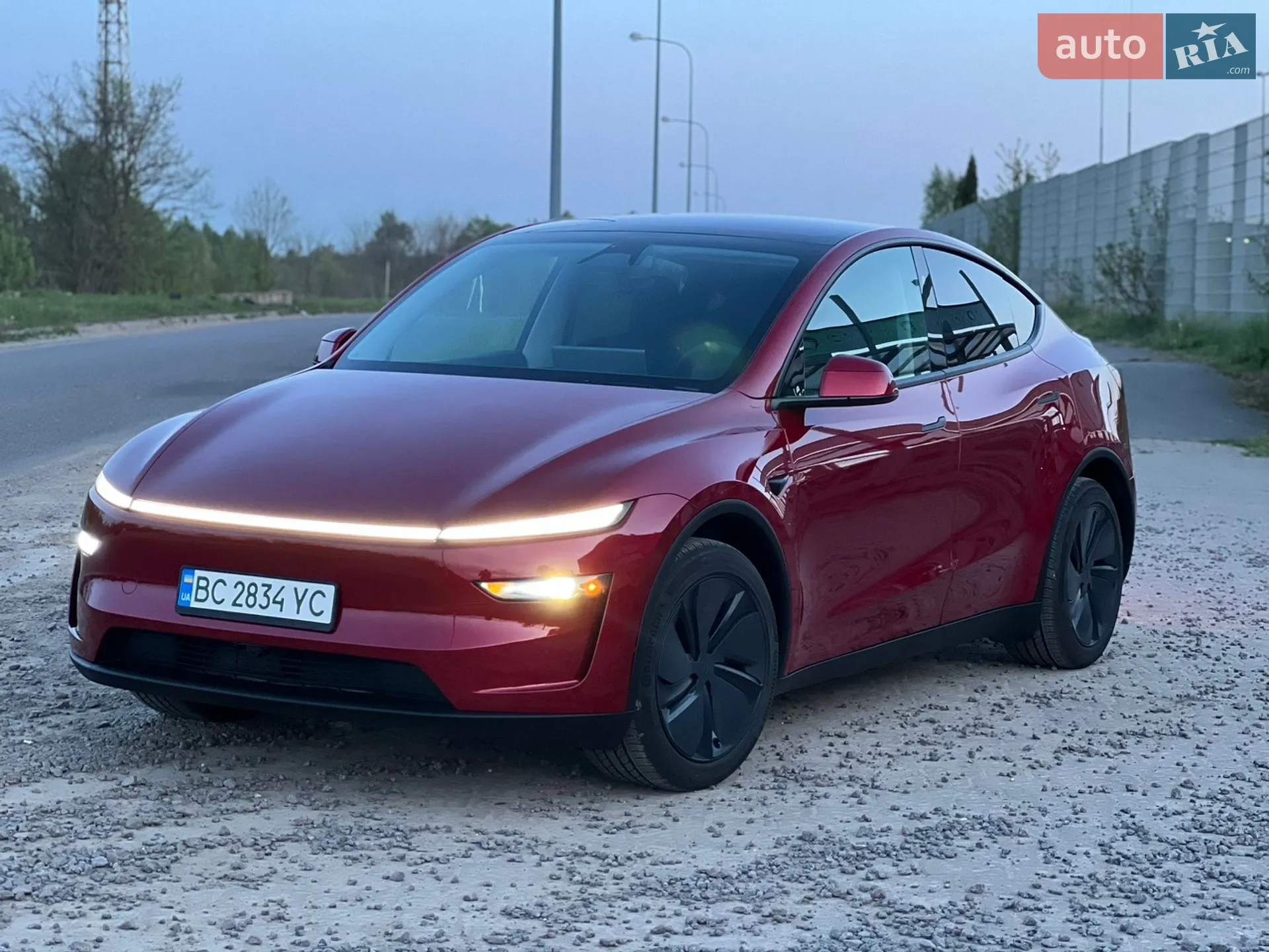 2025 Tesla Model Y - мініатюра 2