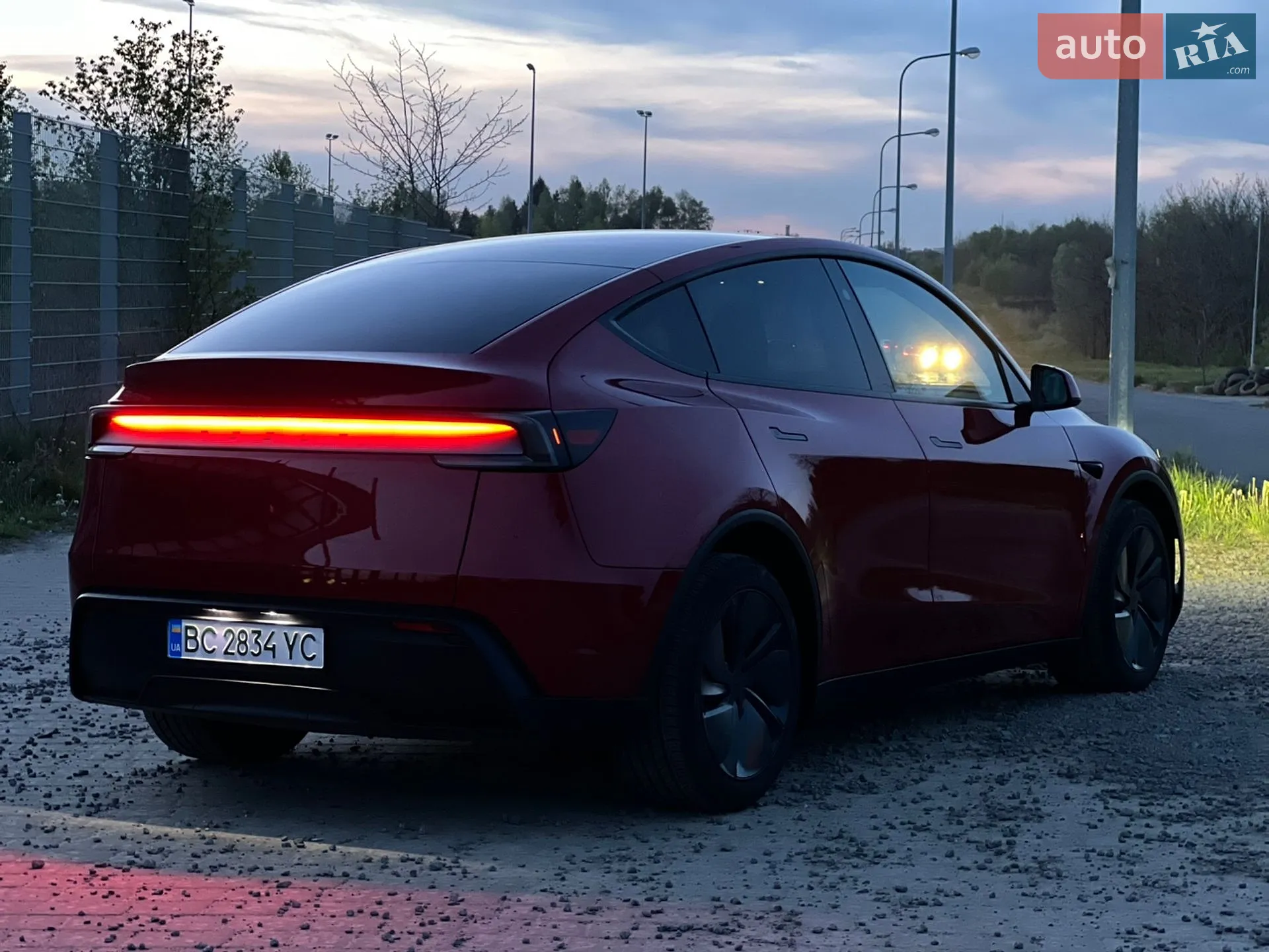 2025 Tesla Model Y - мініатюра 27