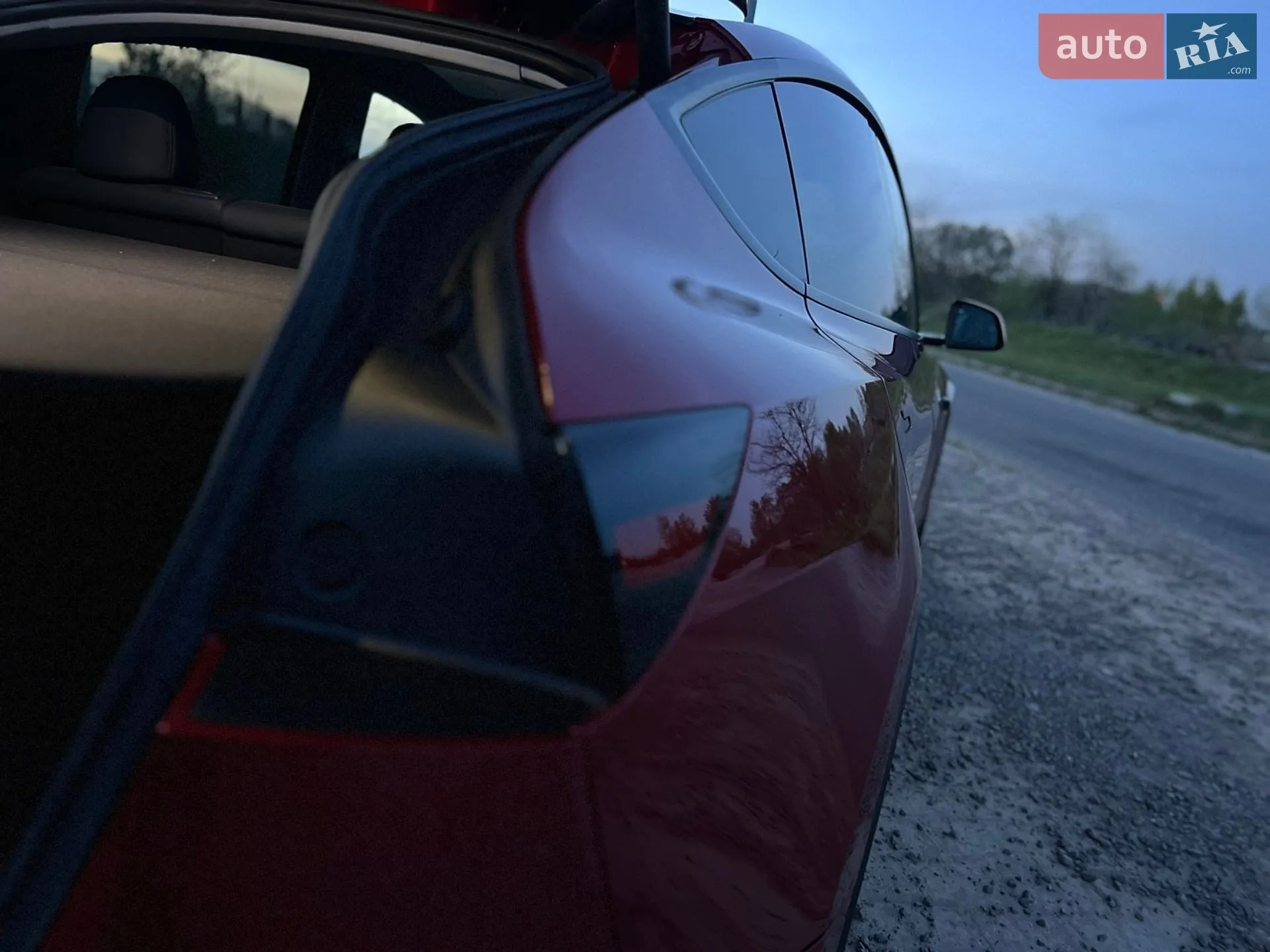 2025 Tesla Model Y - мініатюра 32