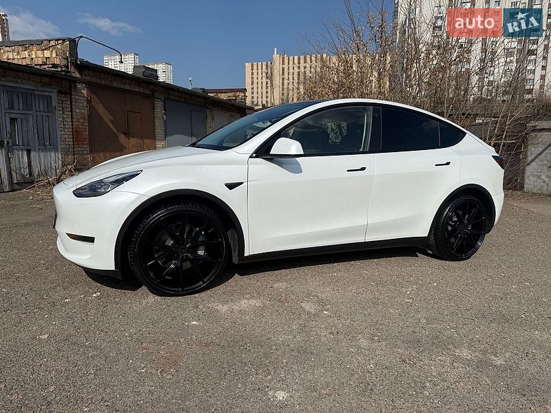 Внедорожник / Кроссовер Tesla Model Y 2021 в Киеве