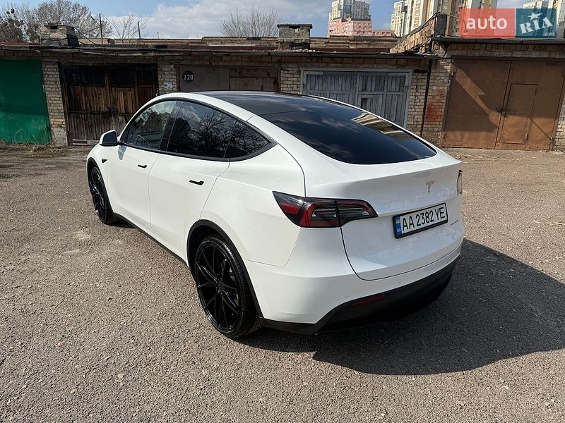 Внедорожник / Кроссовер Tesla Model Y 2021 в Киеве