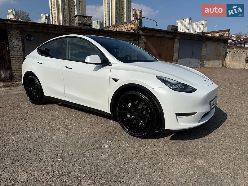 Внедорожник / Кроссовер Tesla Model Y 2021 в Киеве