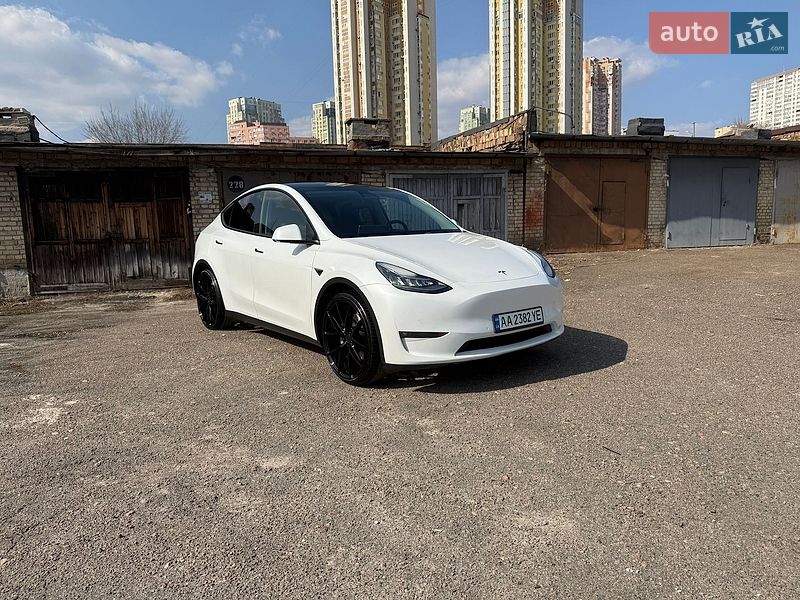 Внедорожник / Кроссовер Tesla Model Y 2021 в Киеве
