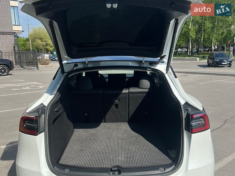 Позашляховик / Кросовер Tesla Model Y 2024 в Дніпрі
