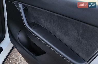 Внедорожник / Кроссовер Tesla Model Y 2022 в Киеве