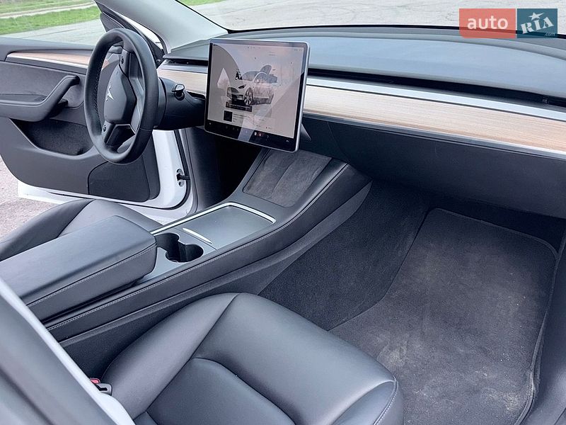 Внедорожник / Кроссовер Tesla Model Y 2023 в Львове