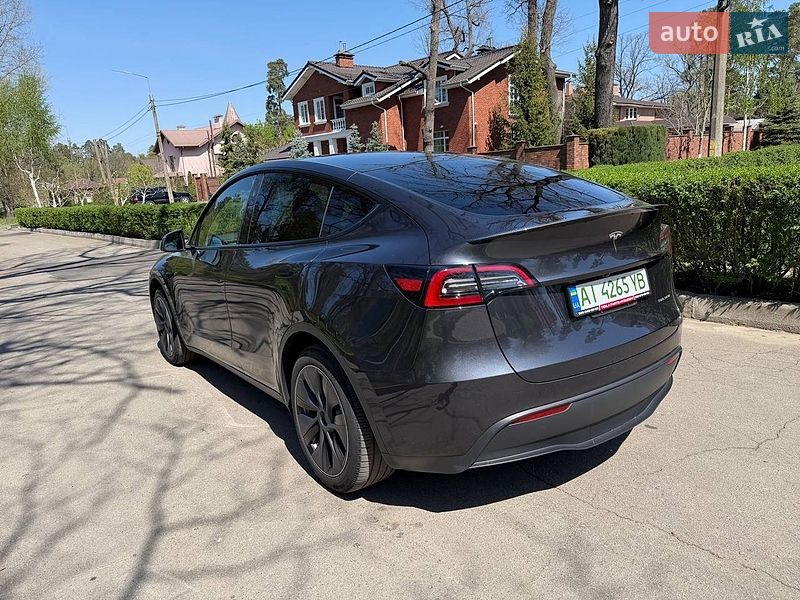 Позашляховик / Кросовер Tesla Model Y 2024 в Києві