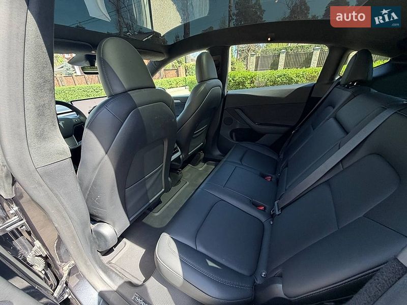 Позашляховик / Кросовер Tesla Model Y 2024 в Києві