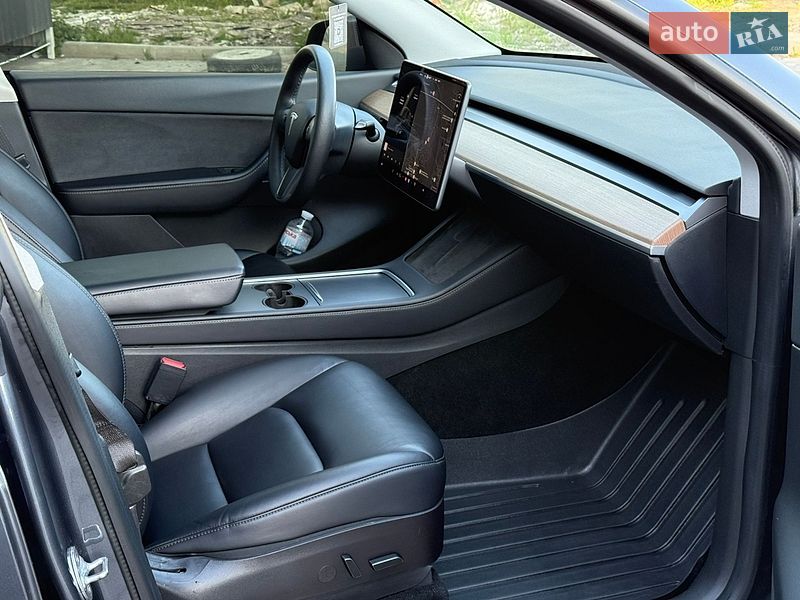 Внедорожник / Кроссовер Tesla Model Y 2021 в Львове