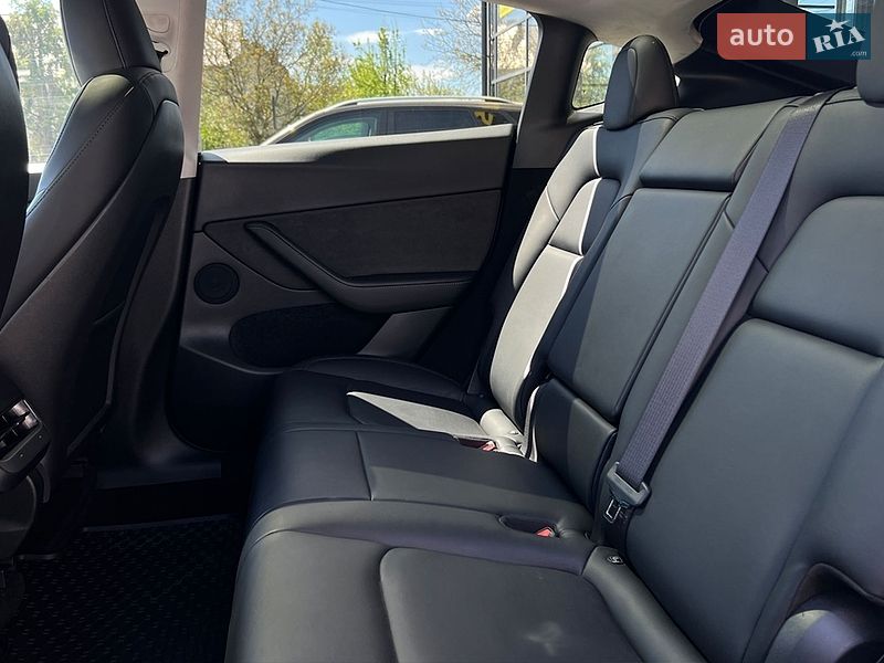 Позашляховик / Кросовер Tesla Model Y 2023 в Івано-Франківську