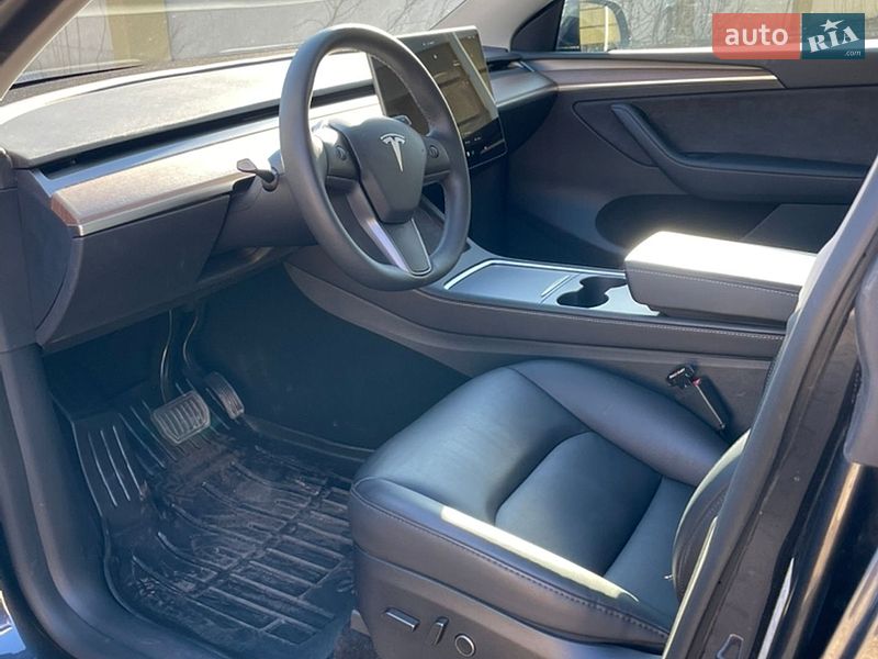 Позашляховик / Кросовер Tesla Model Y 2024 в Івано-Франківську