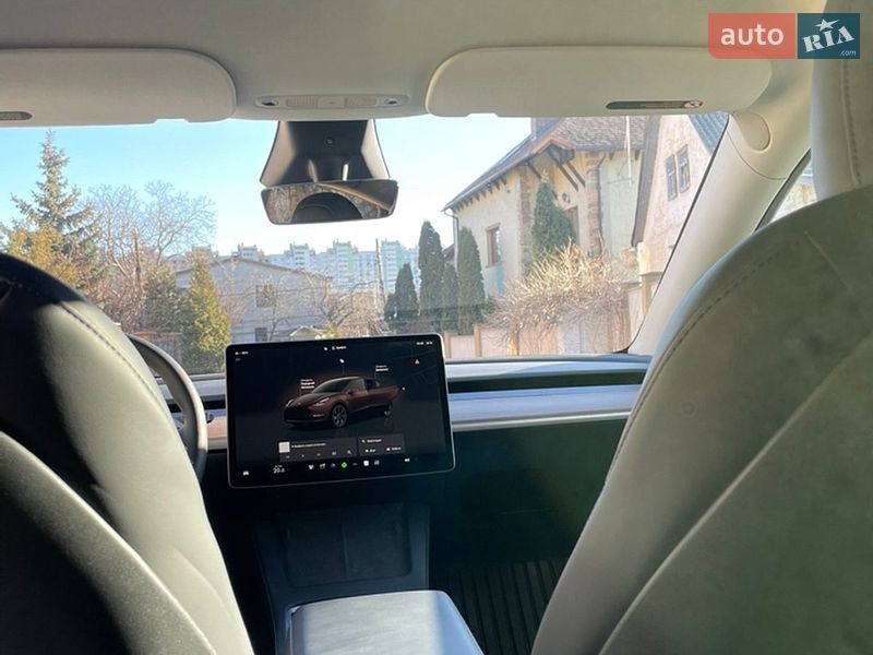Позашляховик / Кросовер Tesla Model Y 2024 в Івано-Франківську