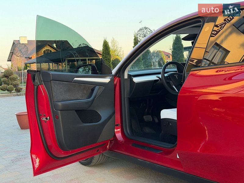 Внедорожник / Кроссовер Tesla Model Y 2023 в Стрые