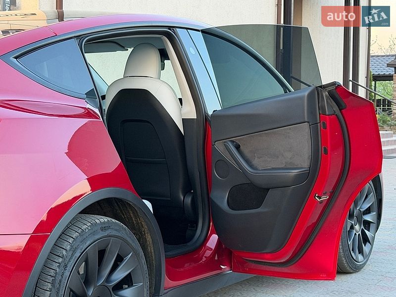 Внедорожник / Кроссовер Tesla Model Y 2023 в Стрые